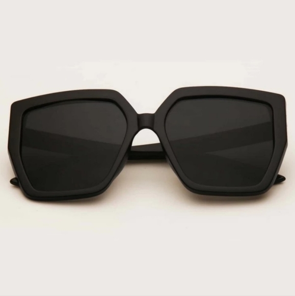 ✨️Last1❗️Black Thick Frame Sunglasses ✨️ - Picture 5 of 11